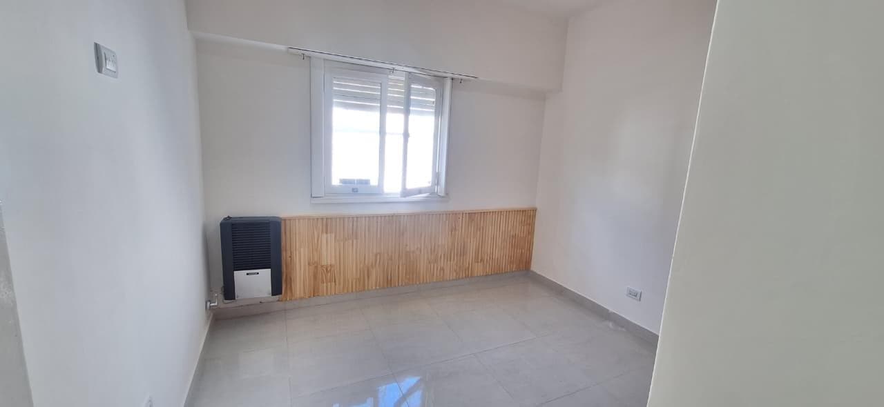 Casa 3 ambientes reciclada en parque luro