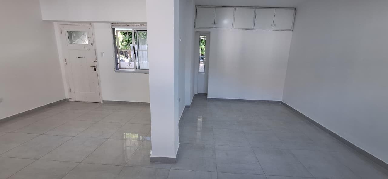 Casa 3 ambientes reciclada en parque luro