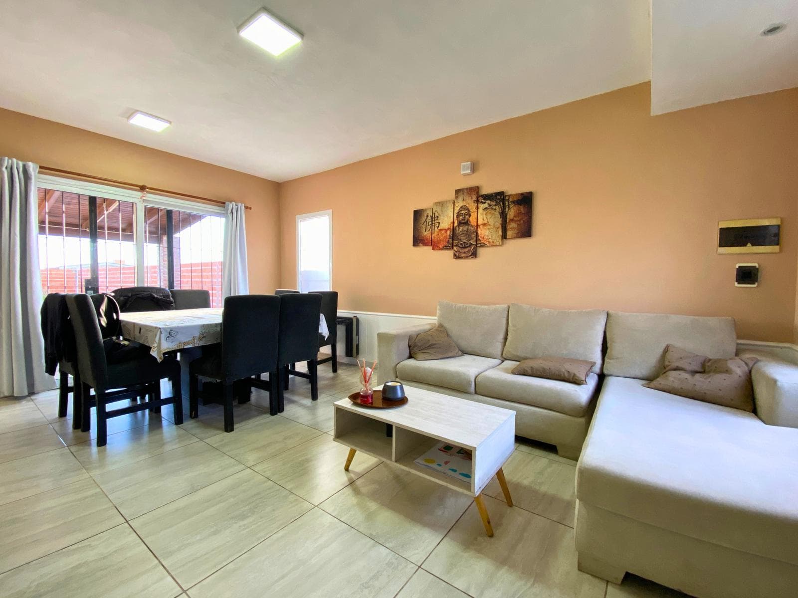 For Sale - House on a Main Street - 3 Bedrooms - with garage and pool – Funes City, Funes