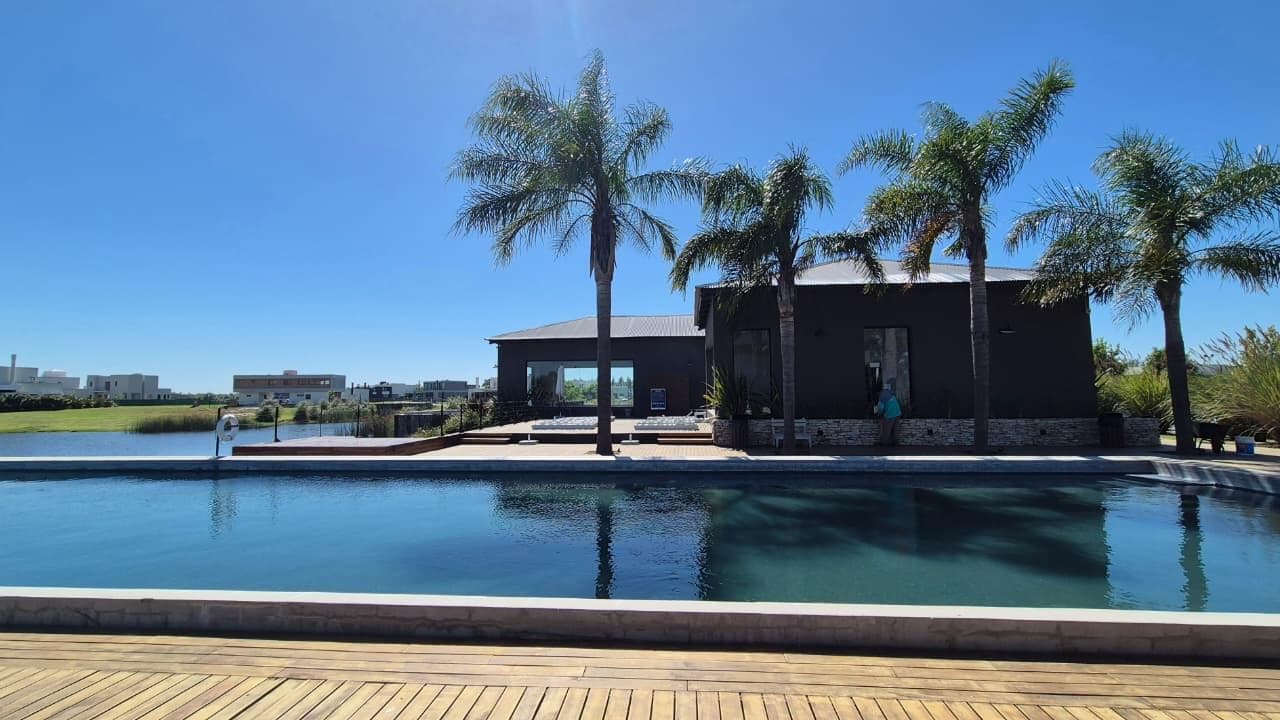Designer Home in El Naudir