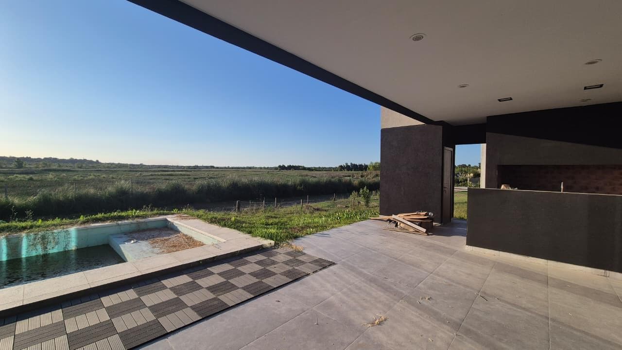 Designer Home in El Naudir