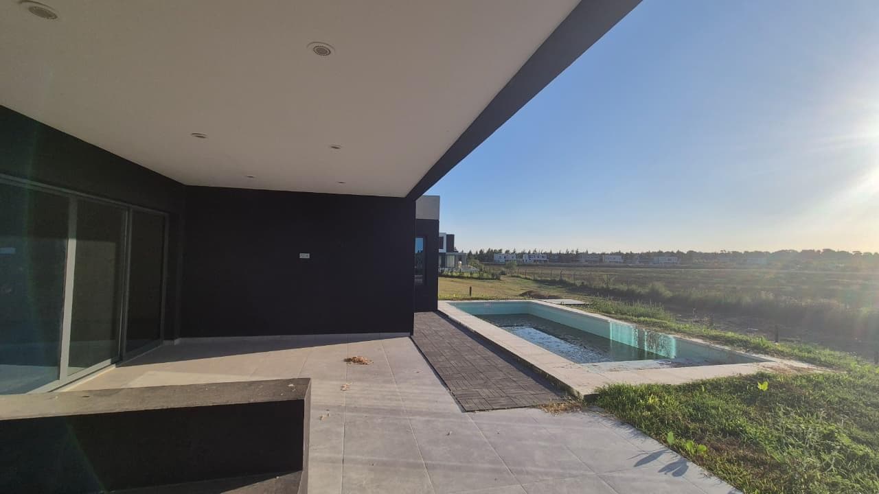 Designer Home in El Naudir
