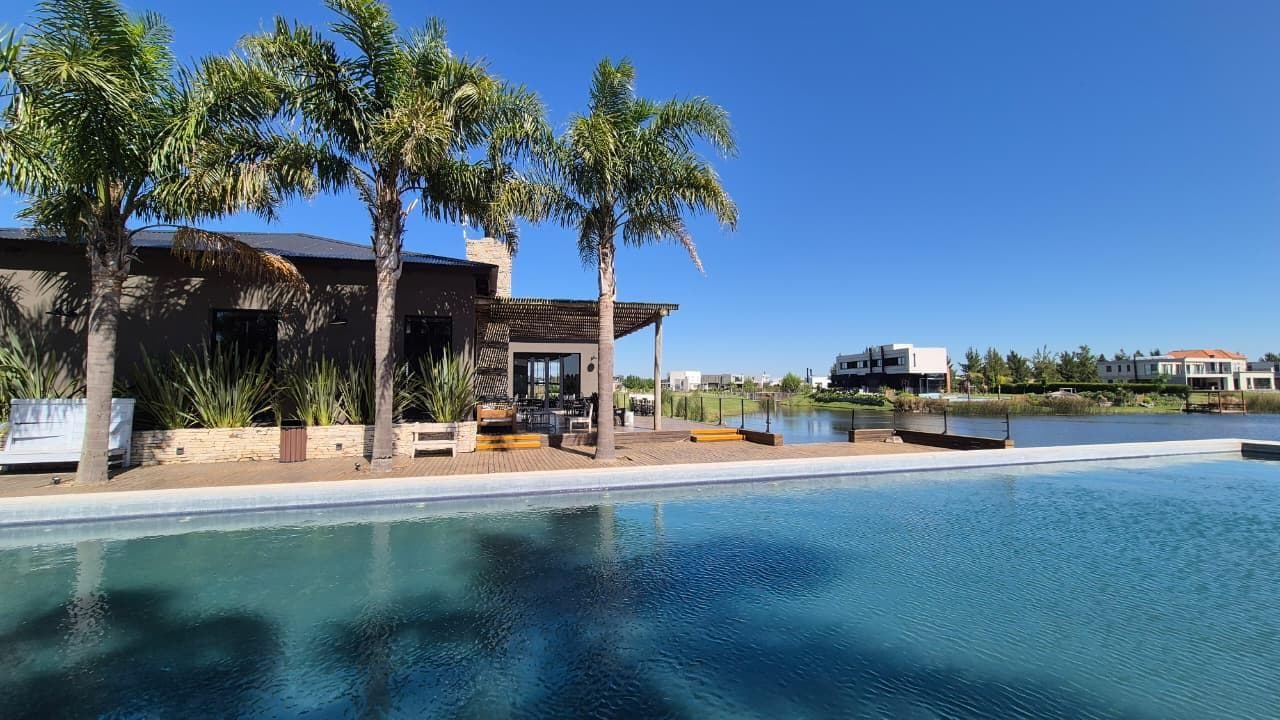 Designer Home in El Naudir