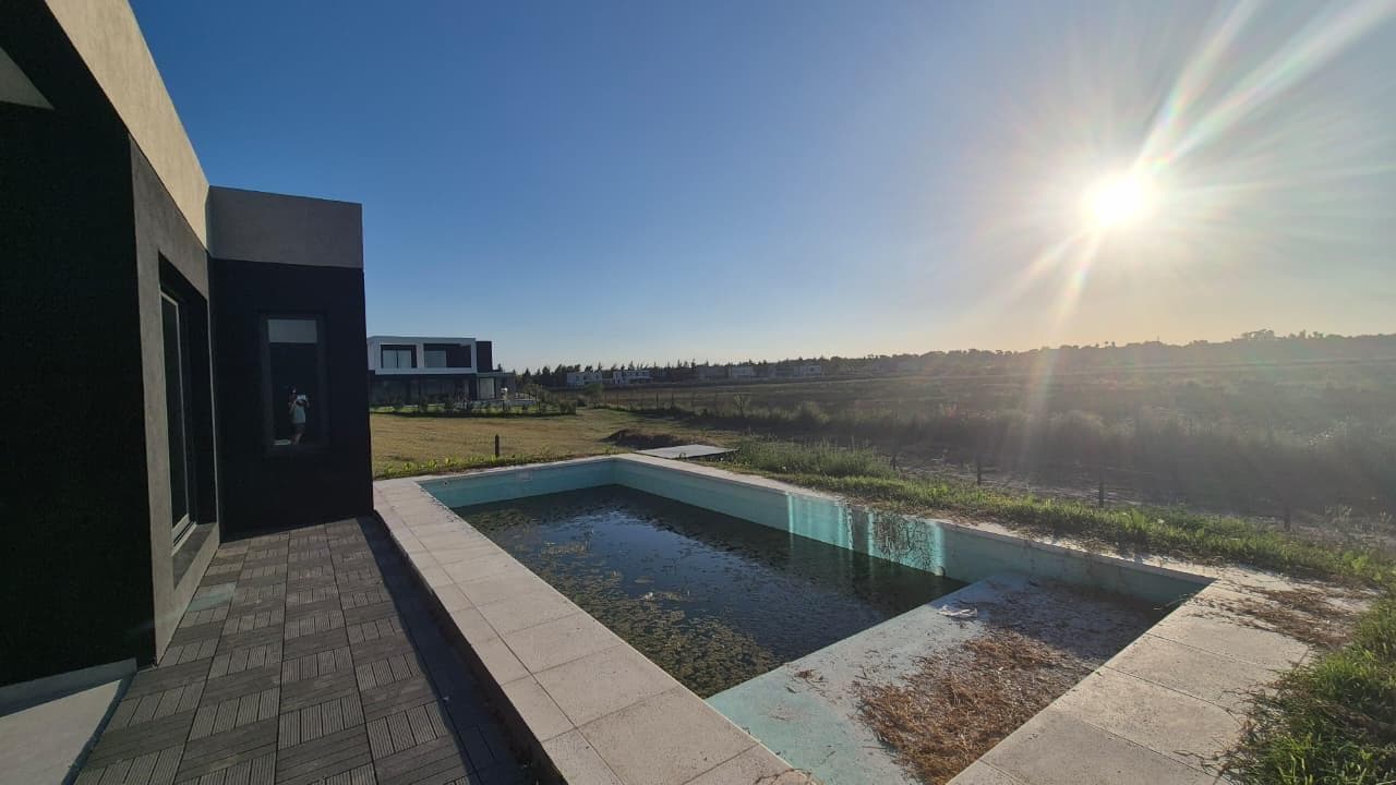Designer Home in El Naudir