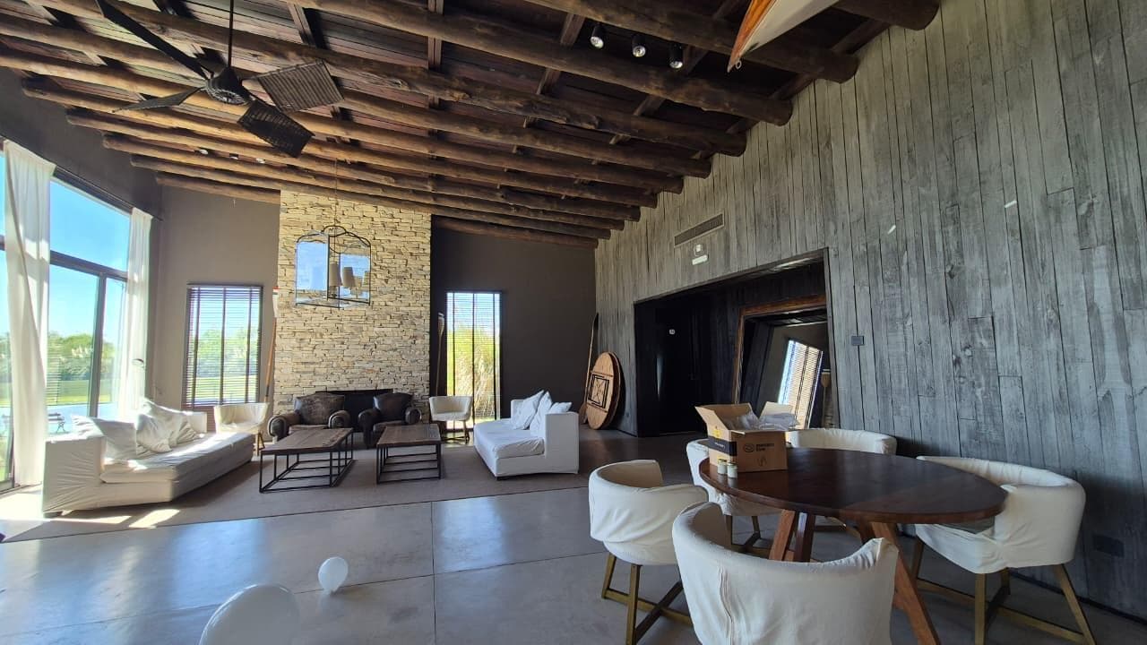 Designer Home in El Naudir