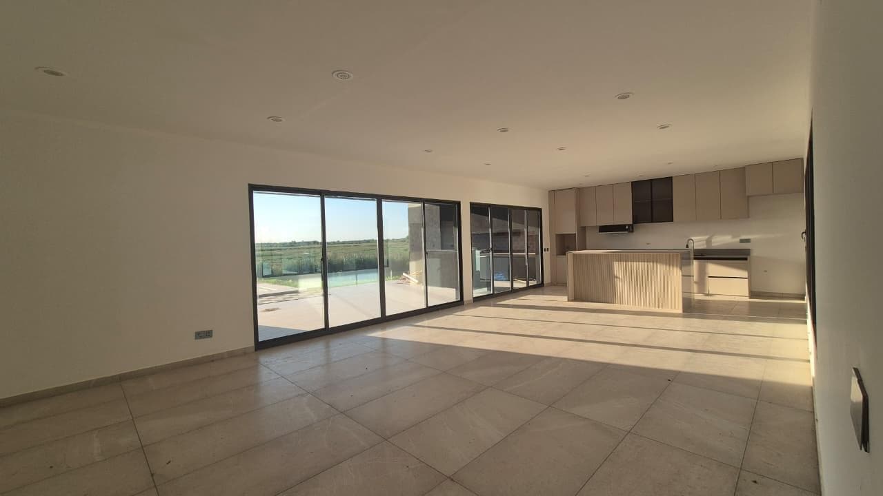 Designer Home in El Naudir