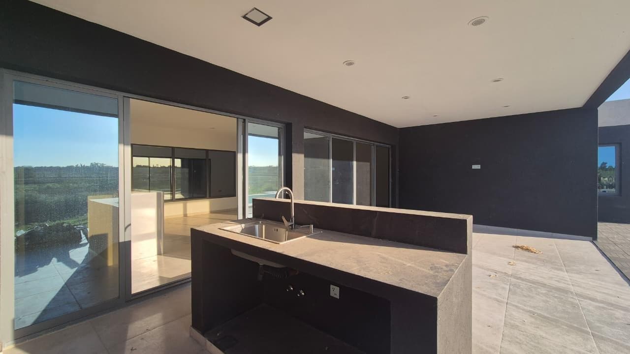 Designer Home in El Naudir