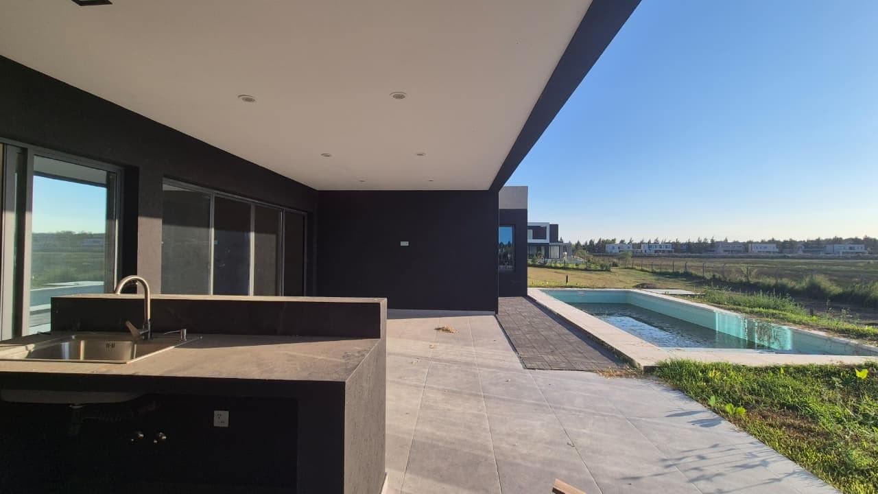 Designer Home in El Naudir