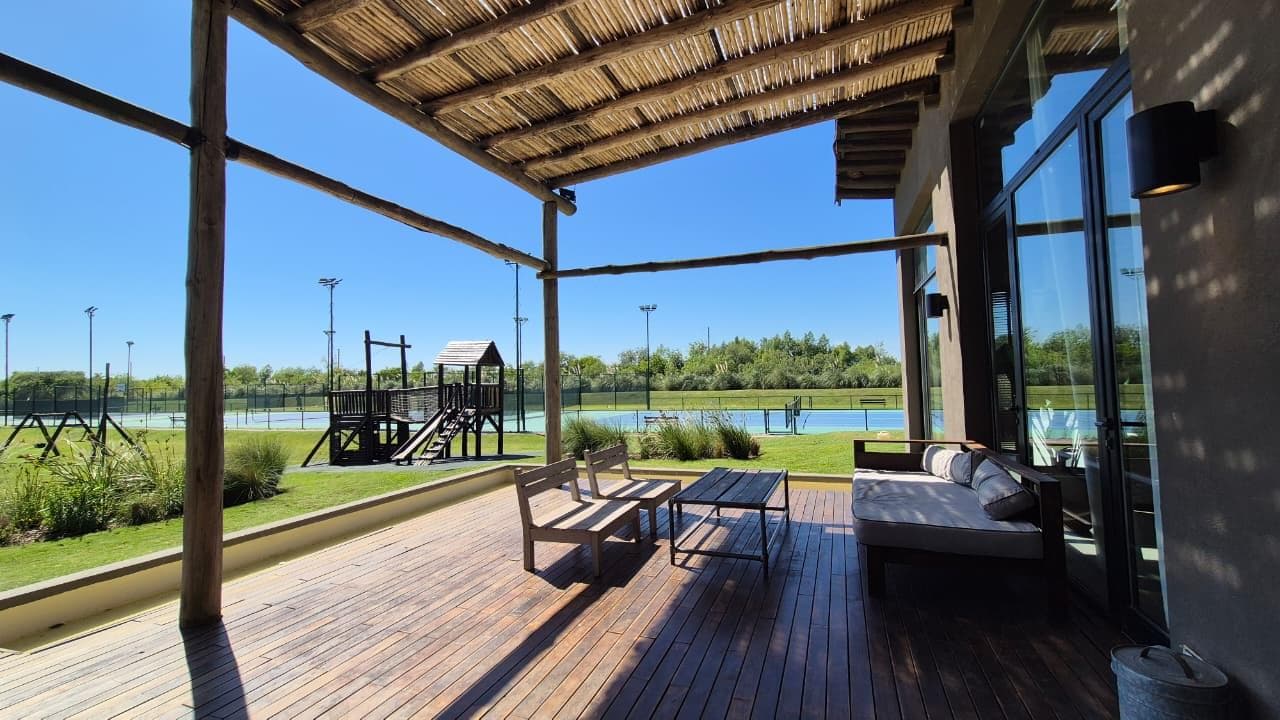 Designer Home in El Naudir