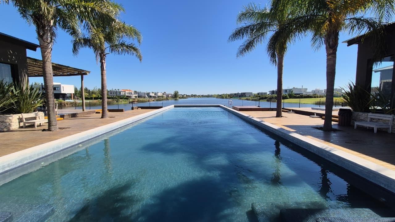 Designer Home in El Naudir