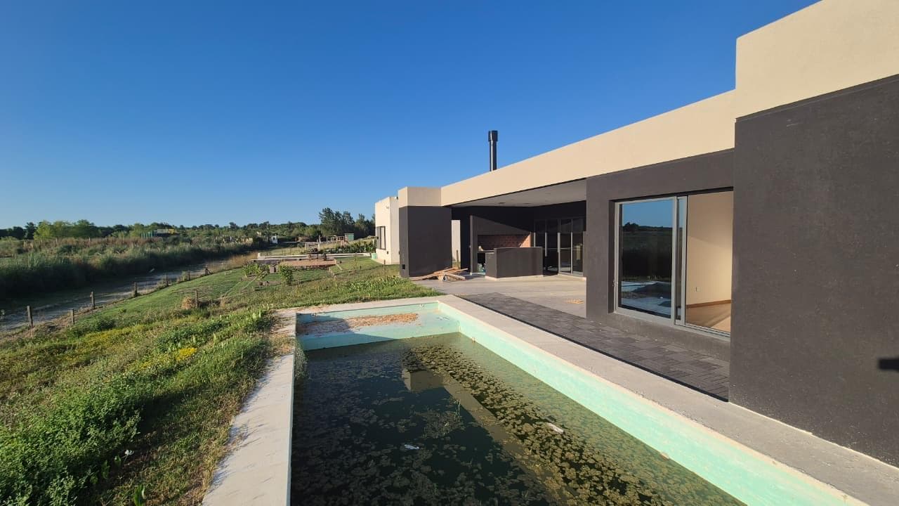 Designer Home in El Naudir