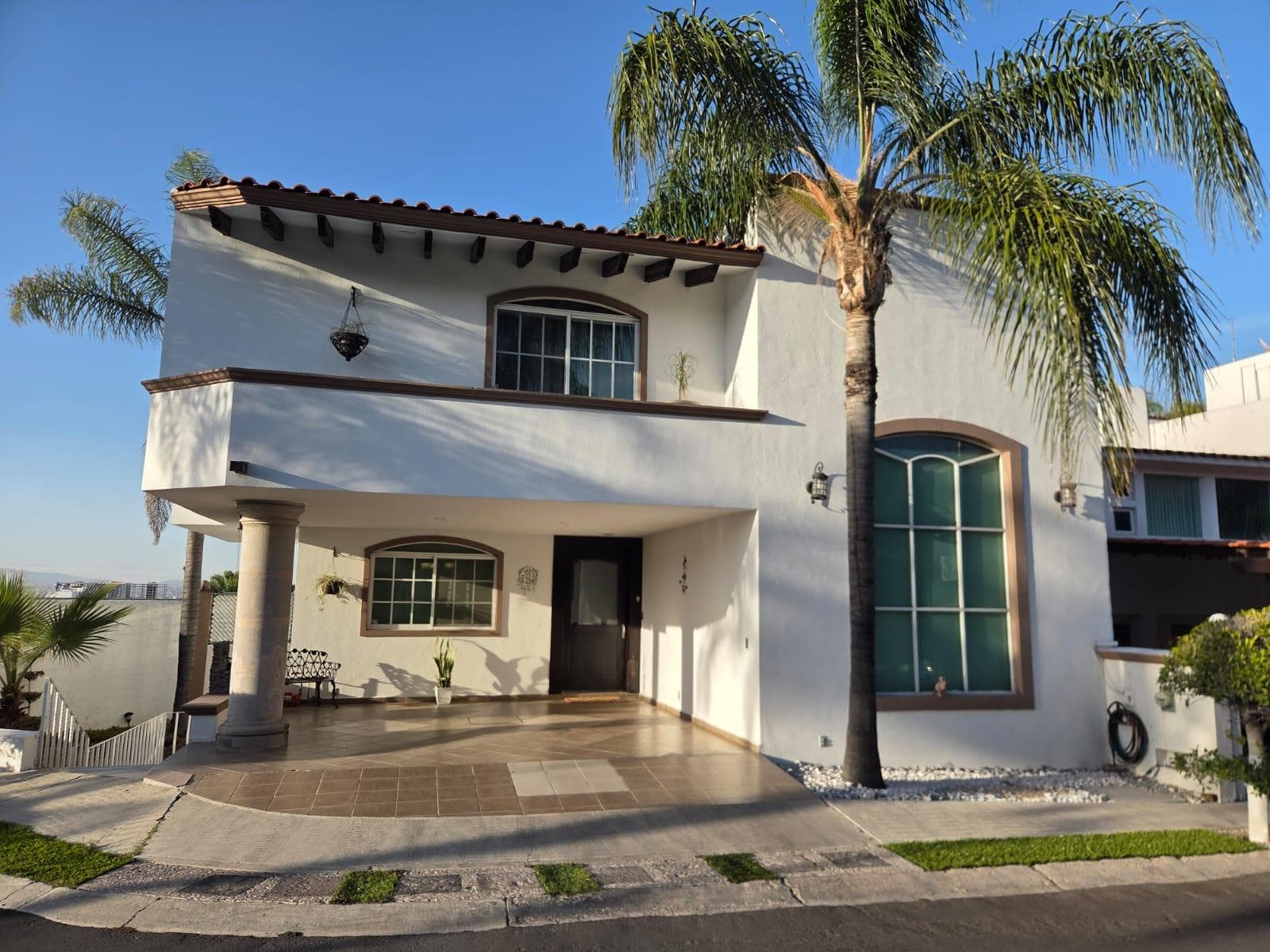 House in a Condominium Complex in Centro Sur
