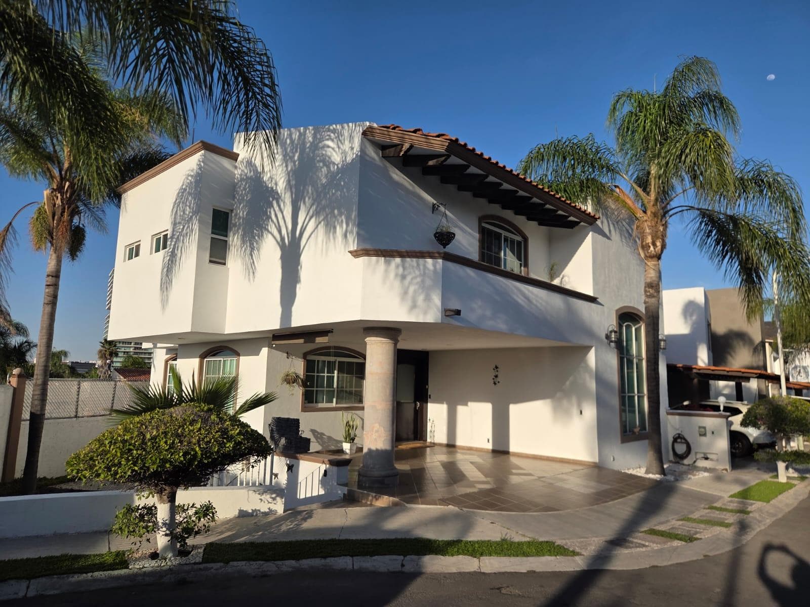 House in a Condominium Complex in Centro Sur