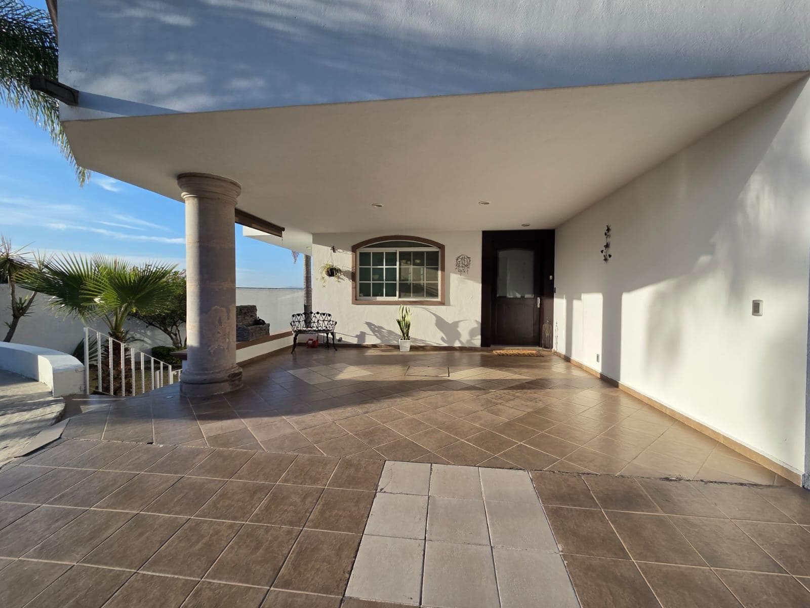 House in a Condominium Complex in Centro Sur