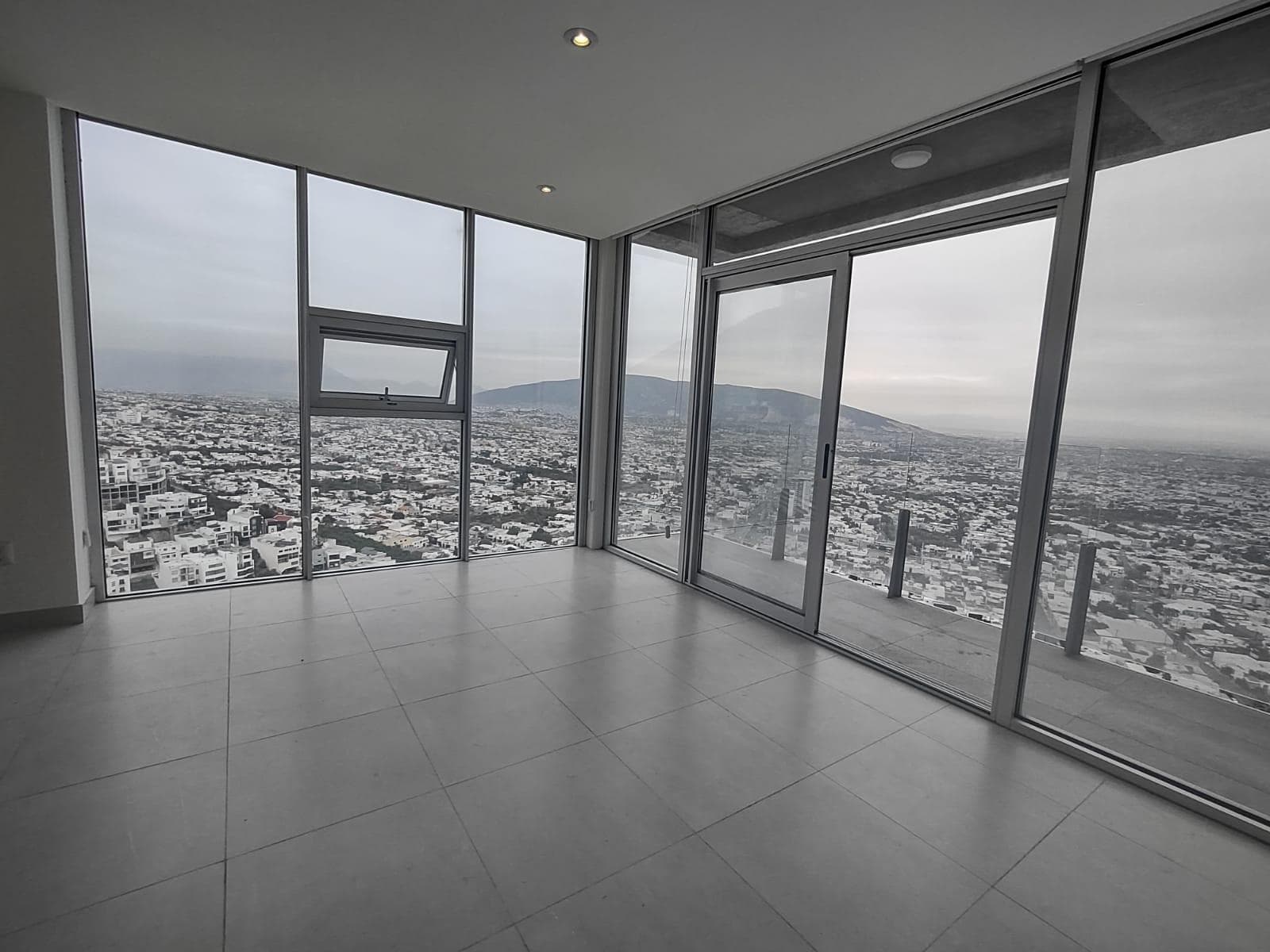 APARTMENT FOR RENT IN COLINAS DE SAN JERONIMO - THREE BEDROOMS