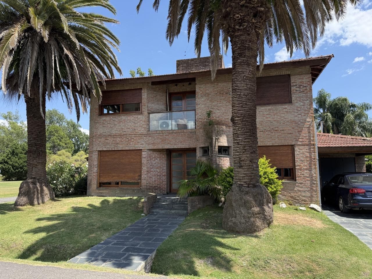 4-room house in the Los Horneros Condominium Complex