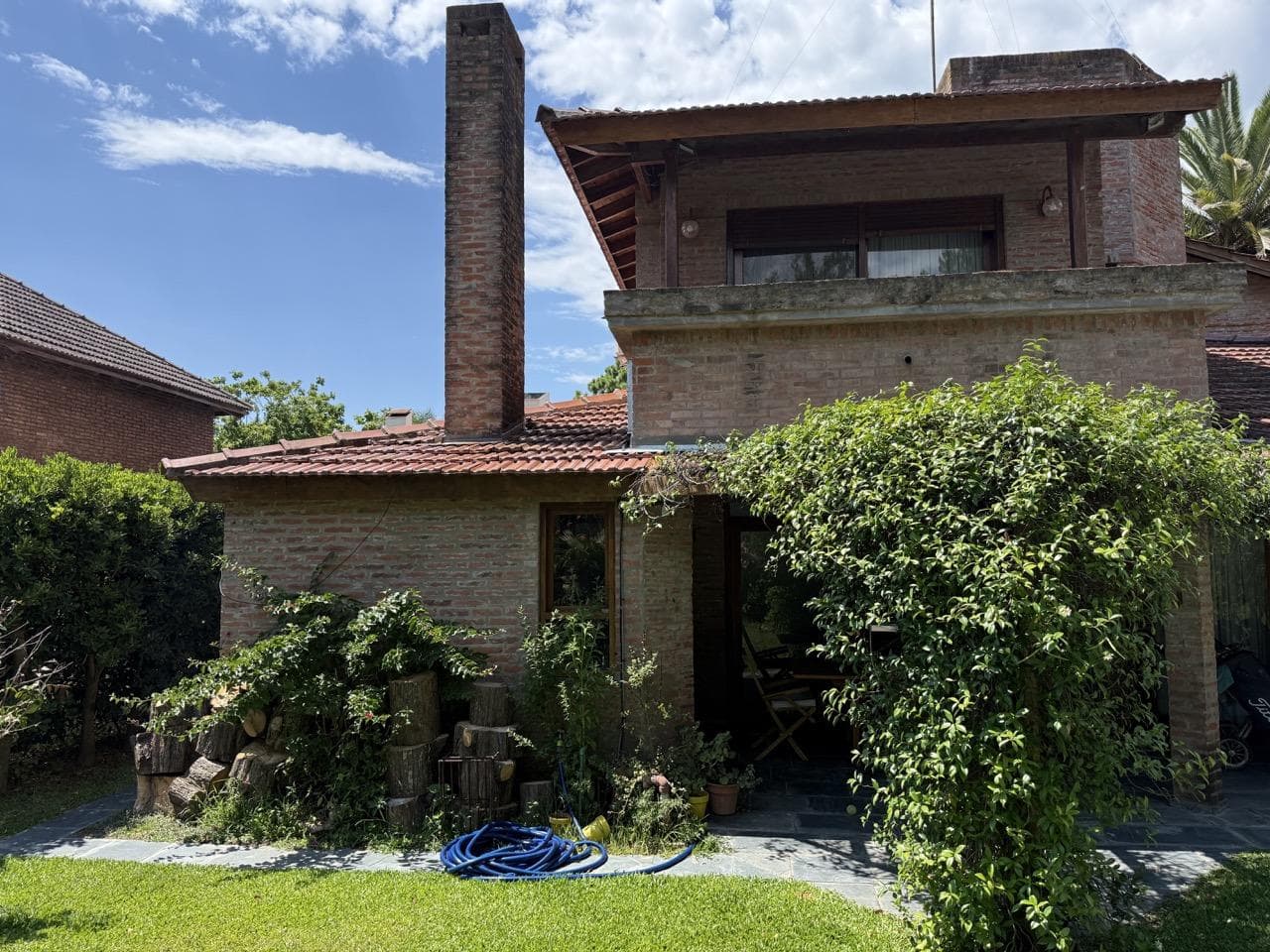 4-room house in the Los Horneros Condominium Complex