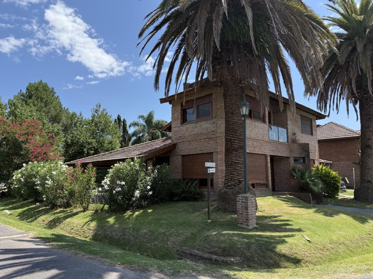 4-room house in the Los Horneros Condominium Complex