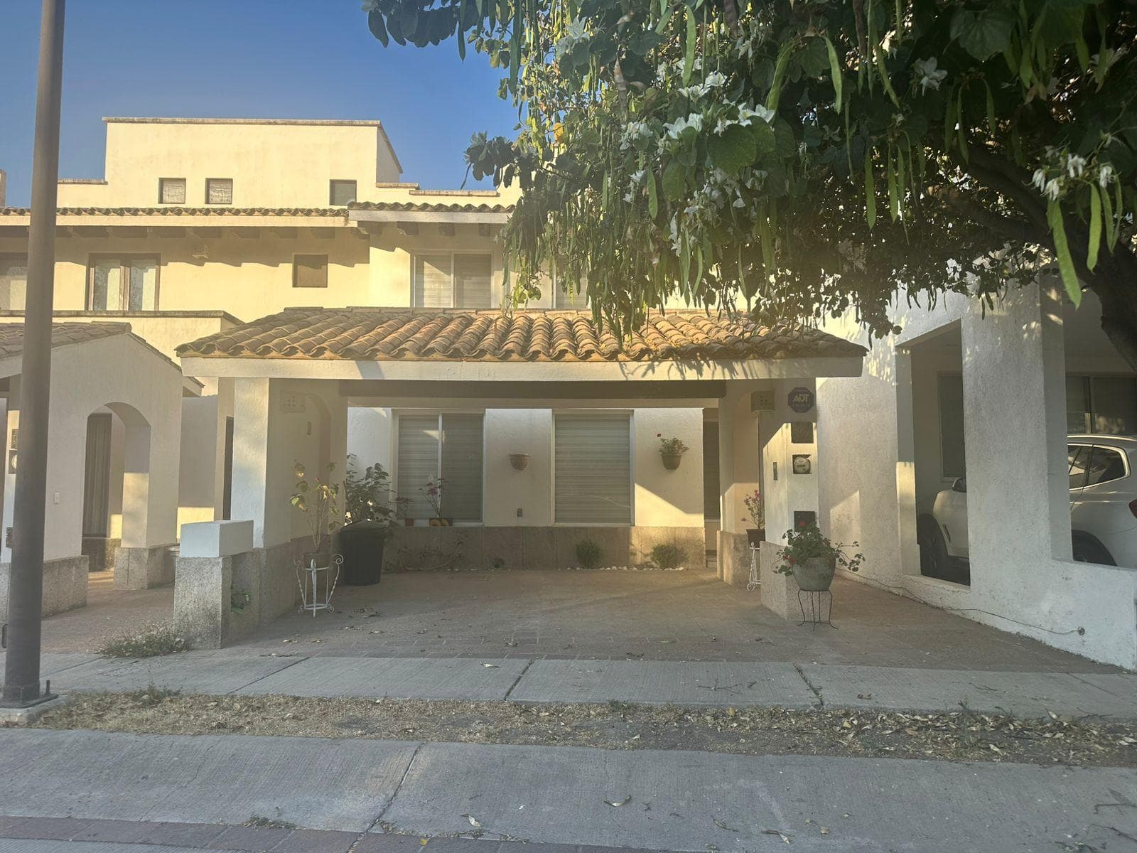 Casa Amueblada con 3 Recámaras en Mayorazgo de Cortes