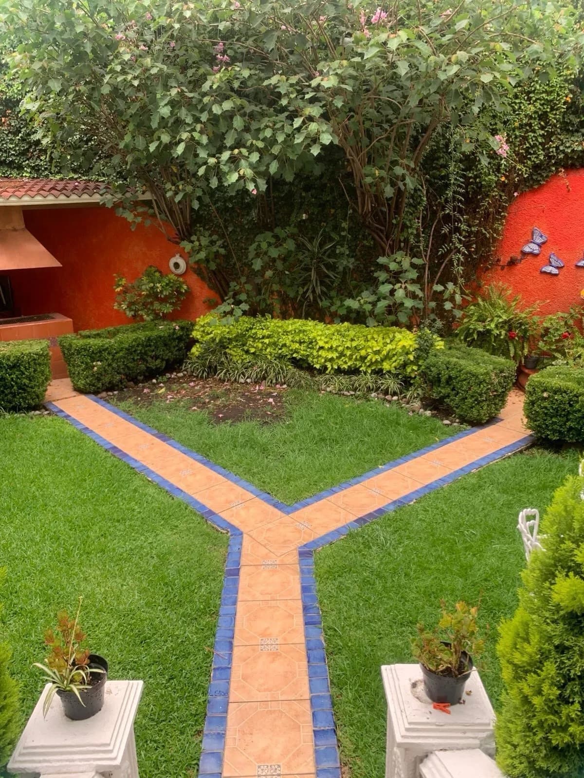 House for sale on Paseos de Taxqueña in Coyoacán: 4 bedrooms, large yard, 4 parking spaces