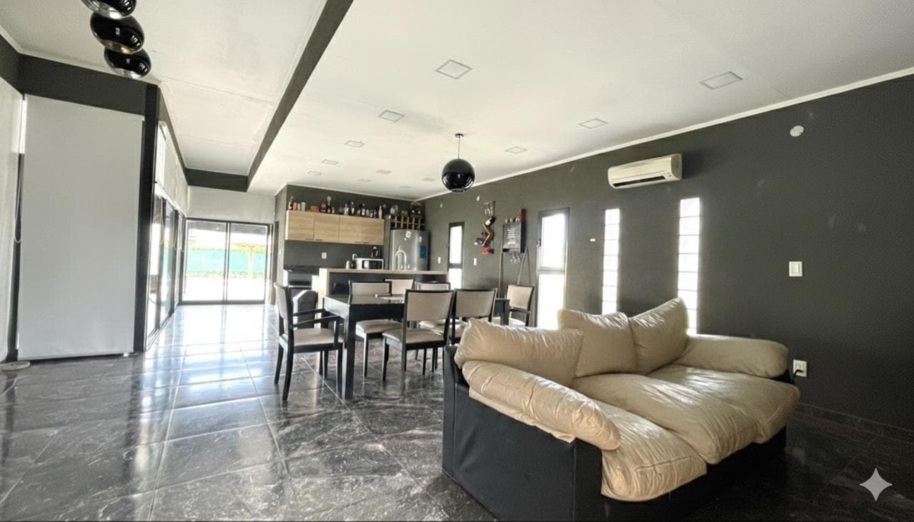 2-bedroom house with a garage, outdoor kitchen, and pool in Punta Chacra Roldán