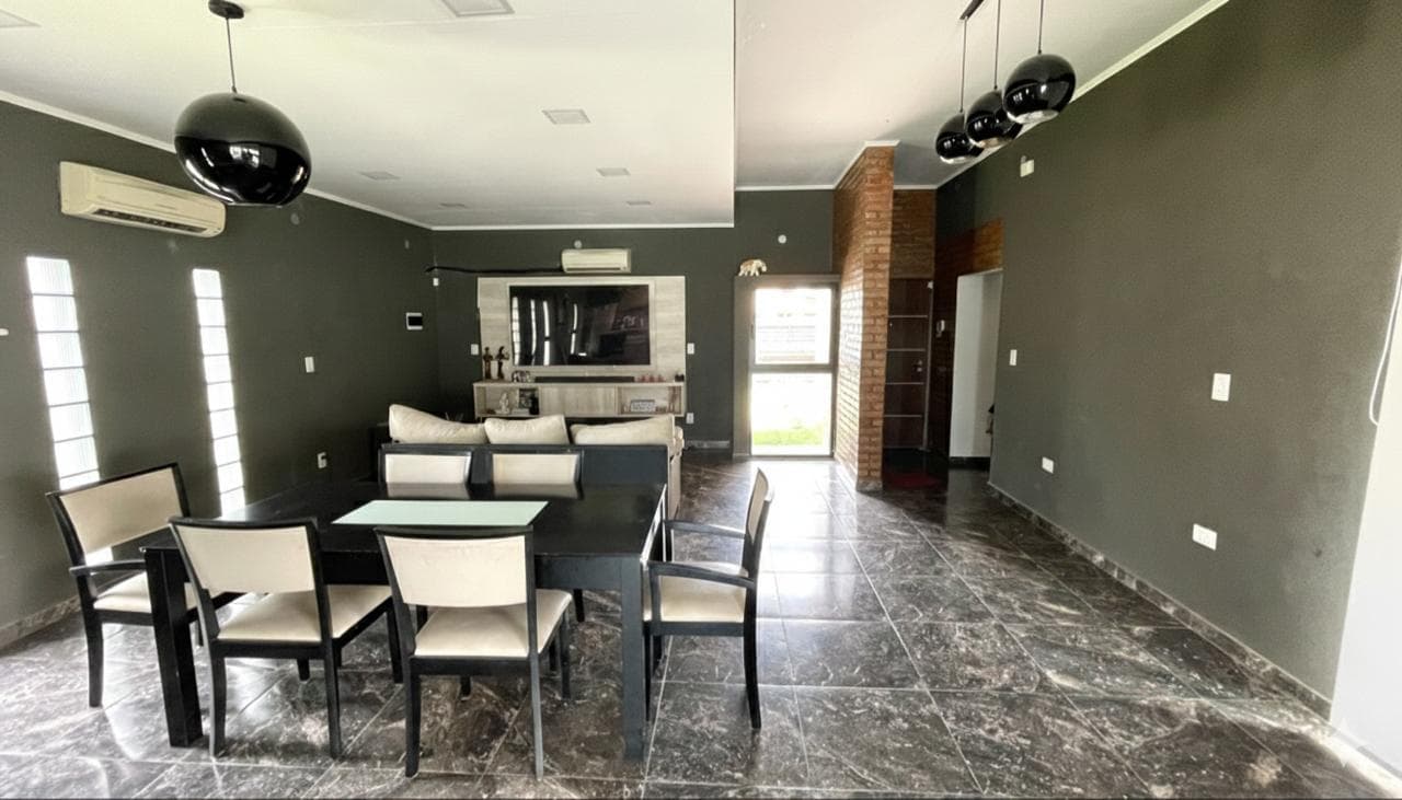 2-bedroom house with a garage, outdoor kitchen, and pool in Punta Chacra Roldán