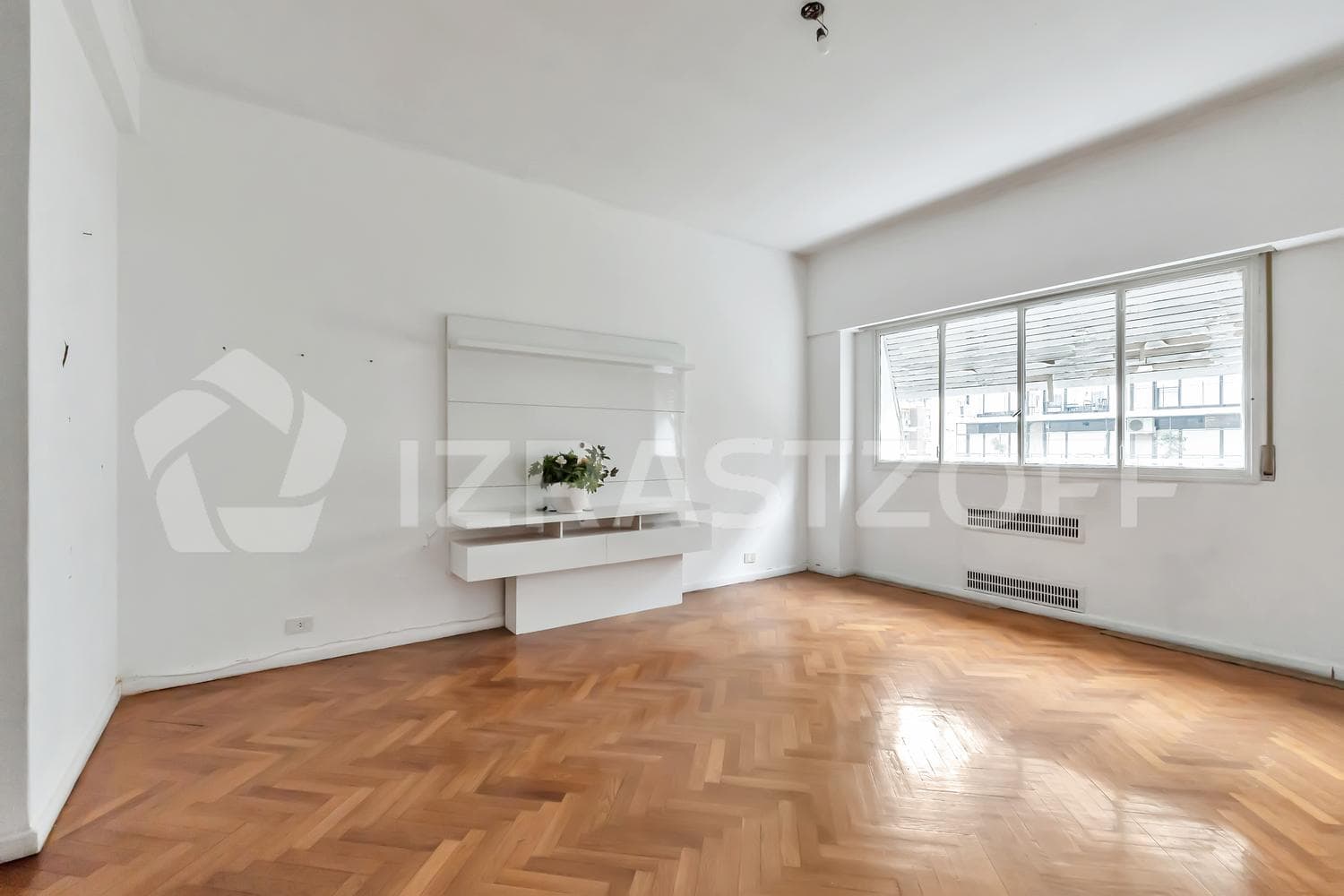 Apartment for sale in Recoleta, 5 rooms at the corner of Quintana and Callao