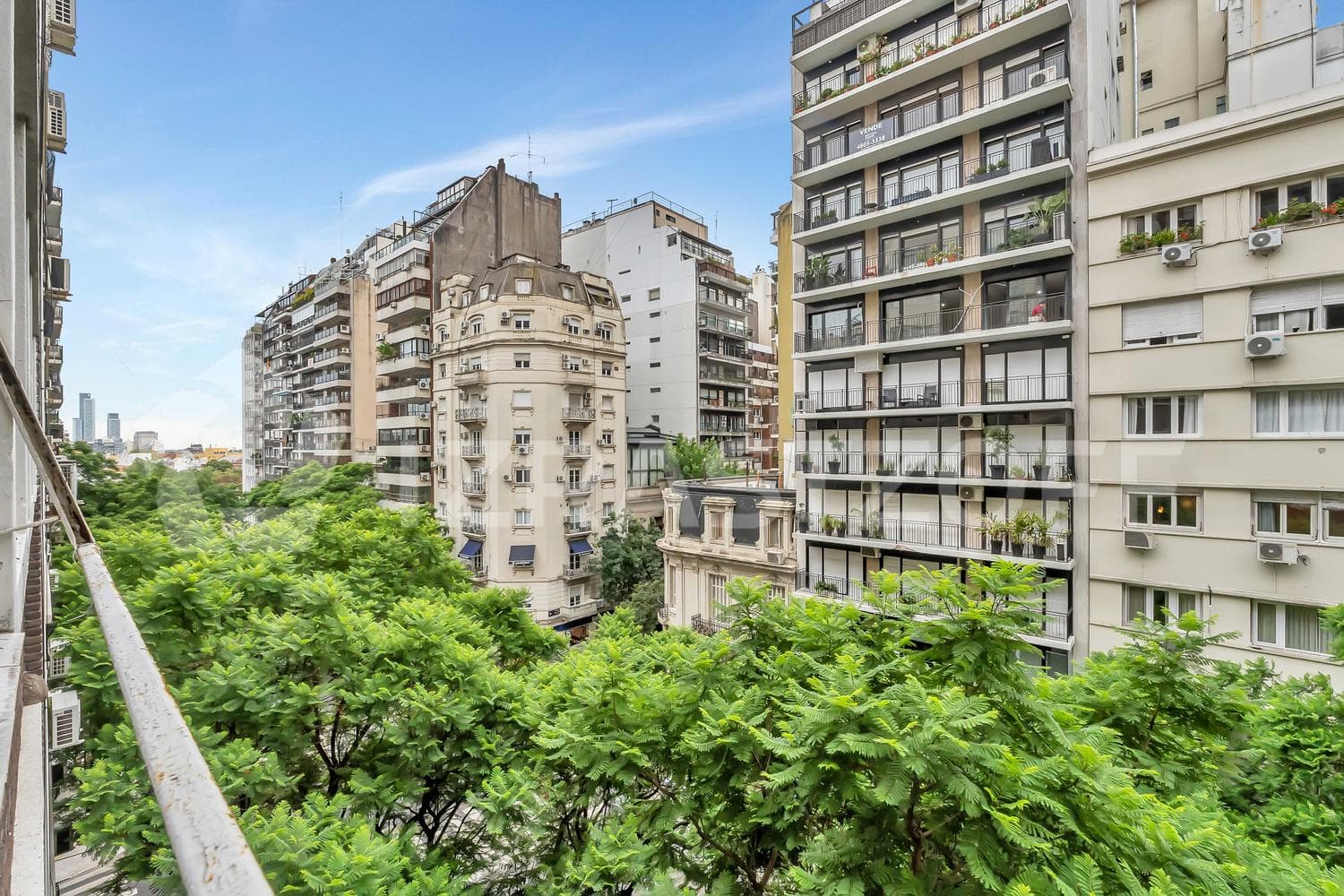 Apartment for sale in Recoleta, 5 rooms at the corner of Quintana and Callao