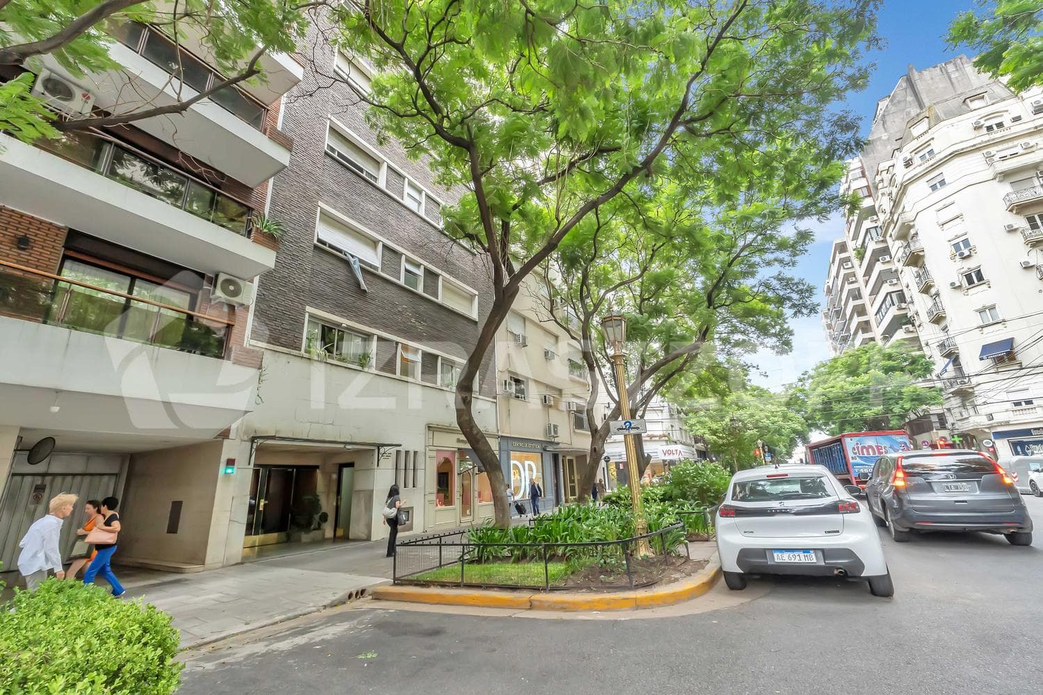 Apartment for sale in Recoleta, 5 rooms at the corner of Quintana and Callao