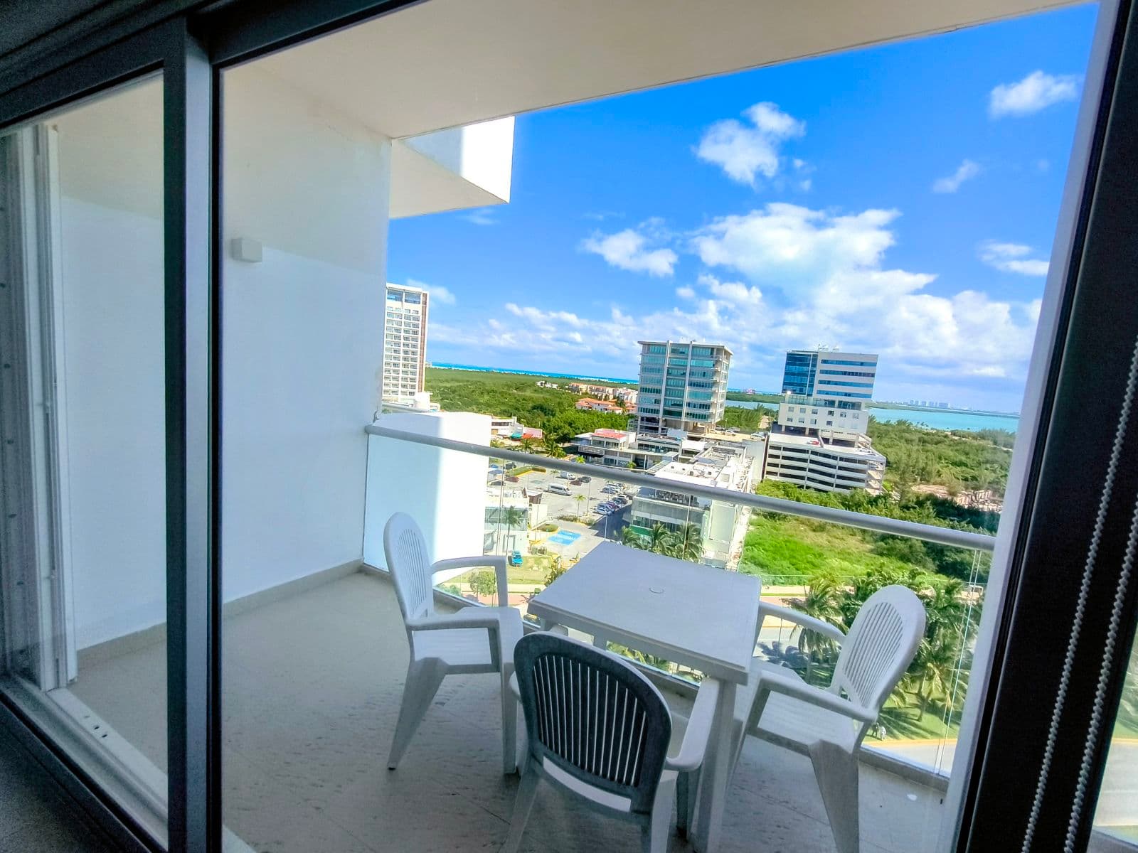 Beautiful 2-bedroom apartment for sale on Malecón Americas