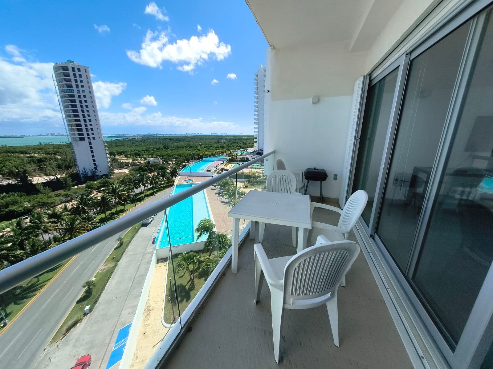 Beautiful 2-bedroom apartment for sale on Malecón Americas