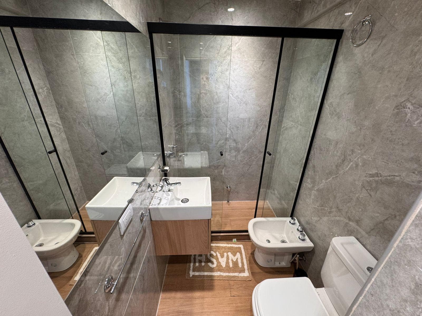 Refurbished, Furnished 2-Room Apartment in Plaza Colón