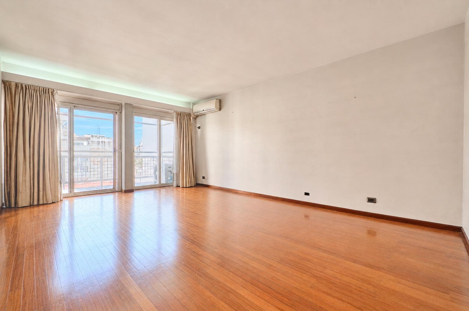 4-room apartment for sale with a balcony—very bright - Congreso