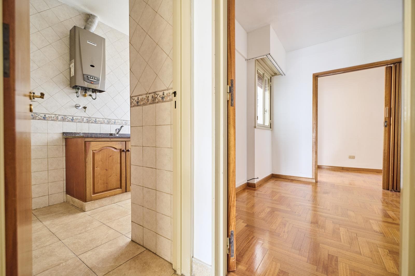 FOR SALE: Bright 2½-room apartment with a balcony in Congreso!