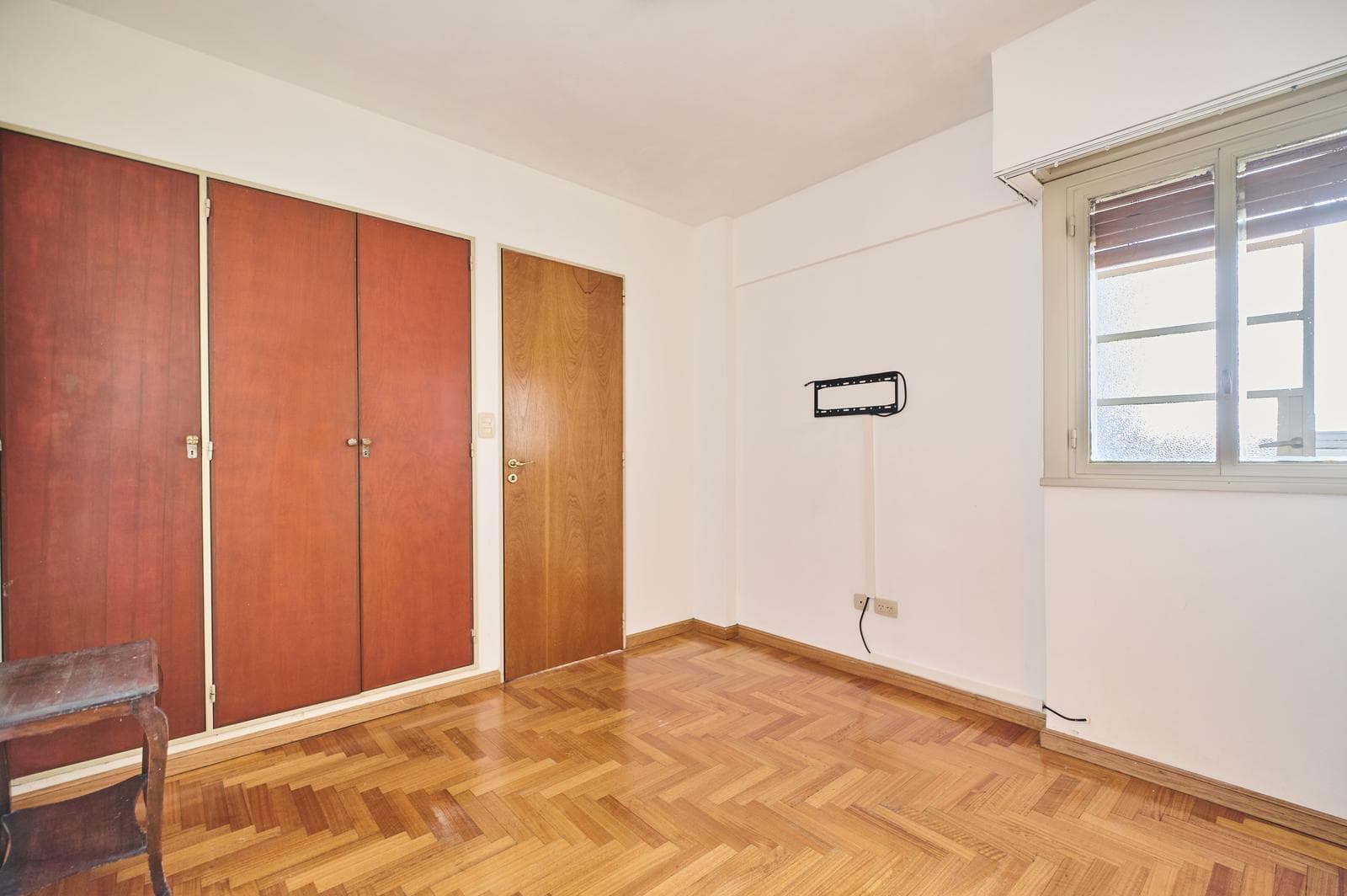 FOR SALE: Bright 2½-room apartment with a balcony in Congreso!