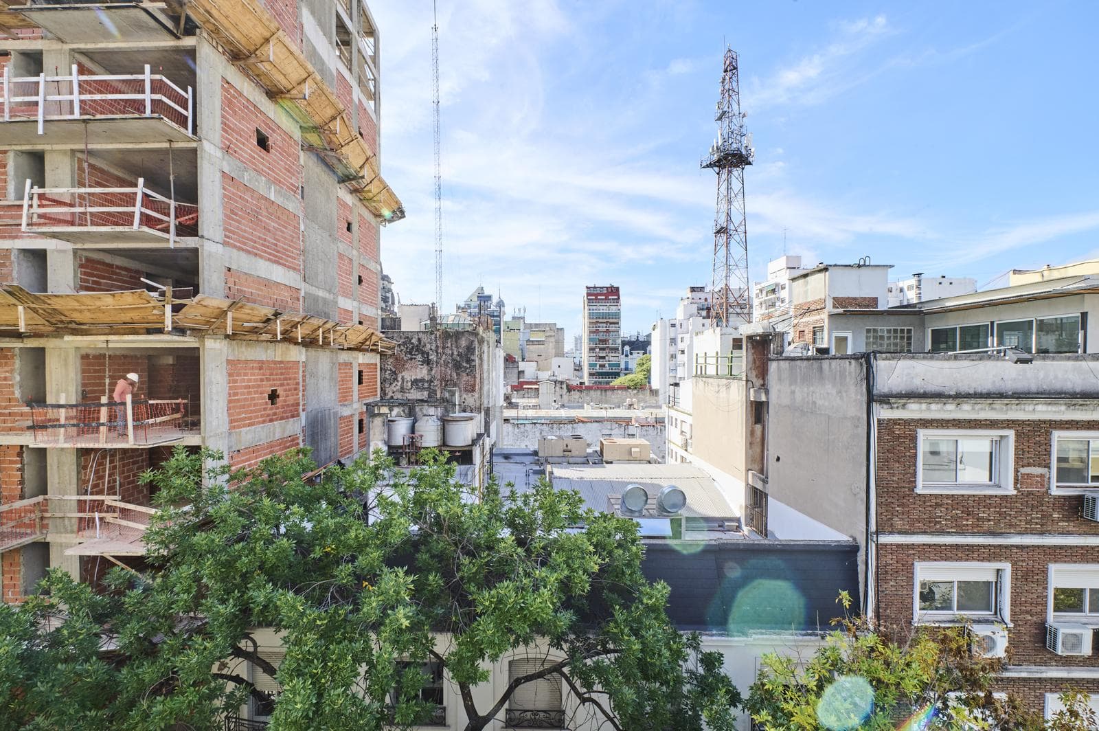 FOR SALE: Bright 2½-room apartment with a balcony in Congreso!