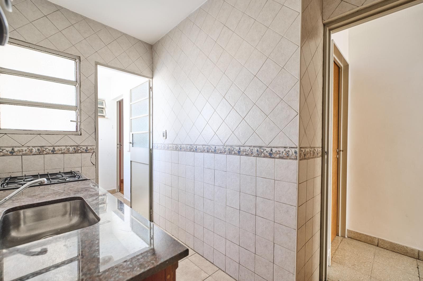 FOR SALE: Bright 2½-room apartment with a balcony in Congreso!