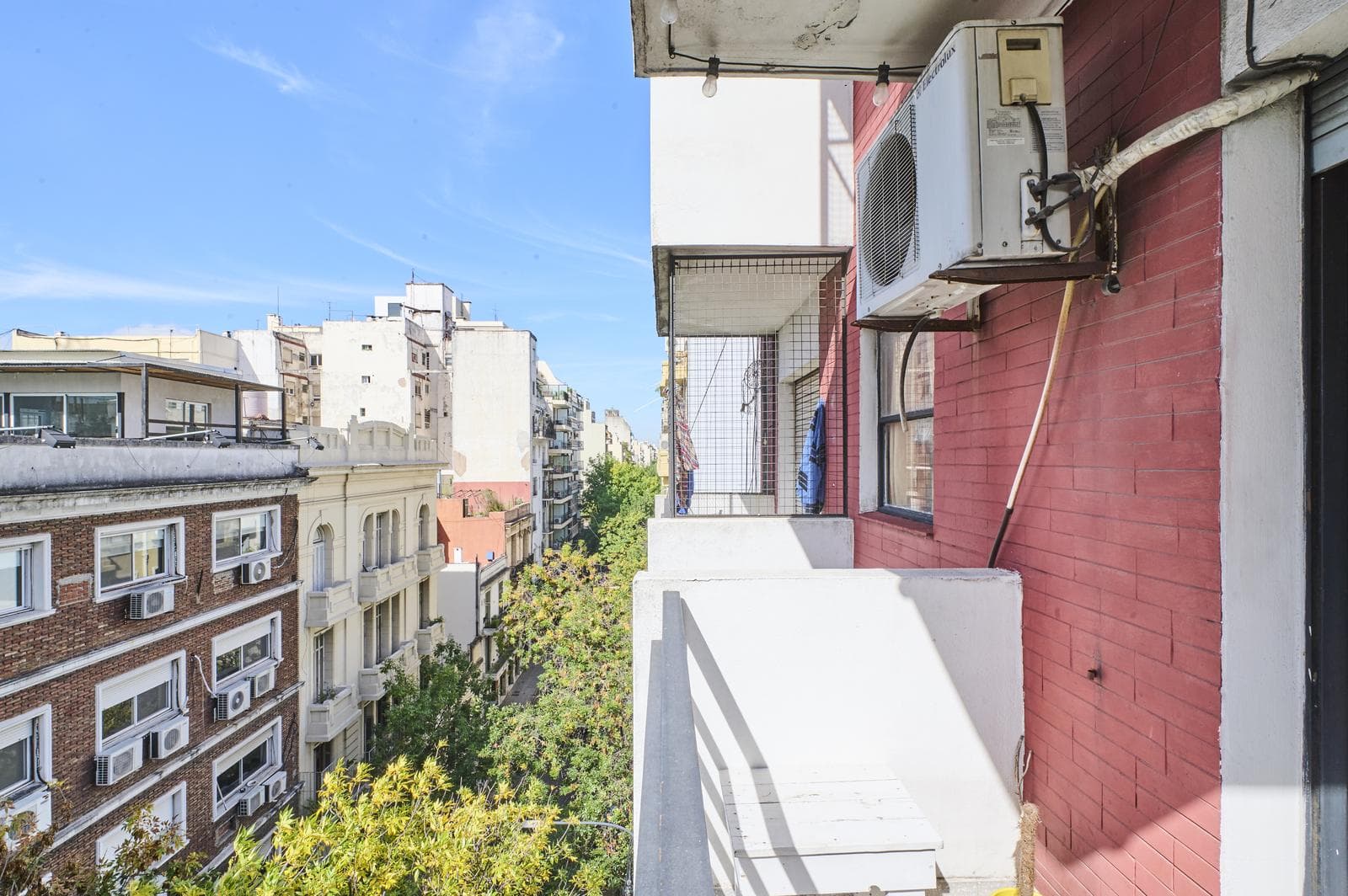FOR SALE: Bright 2½-room apartment with a balcony in Congreso!