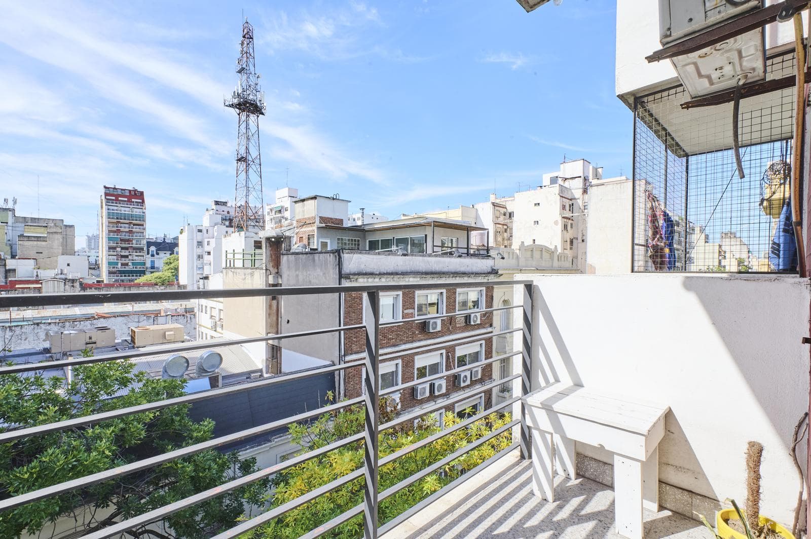 FOR SALE: Bright 2½-room apartment with a balcony in Congreso!