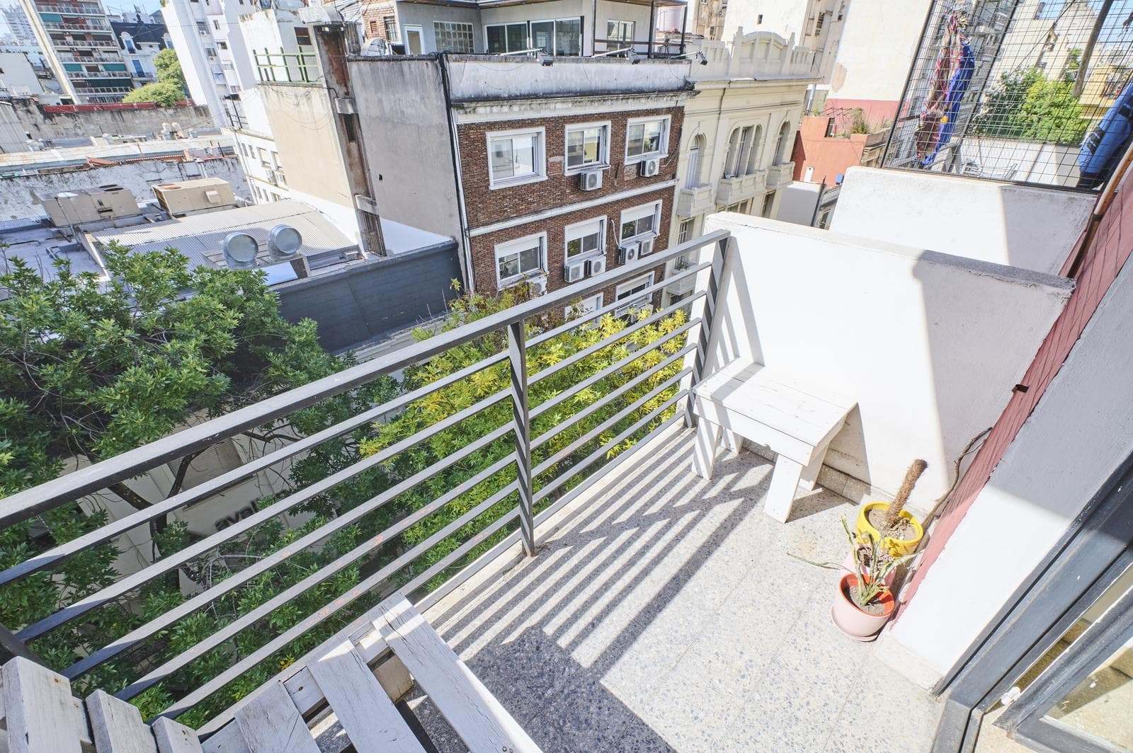 FOR SALE: Bright 2½-room apartment with a balcony in Congreso!