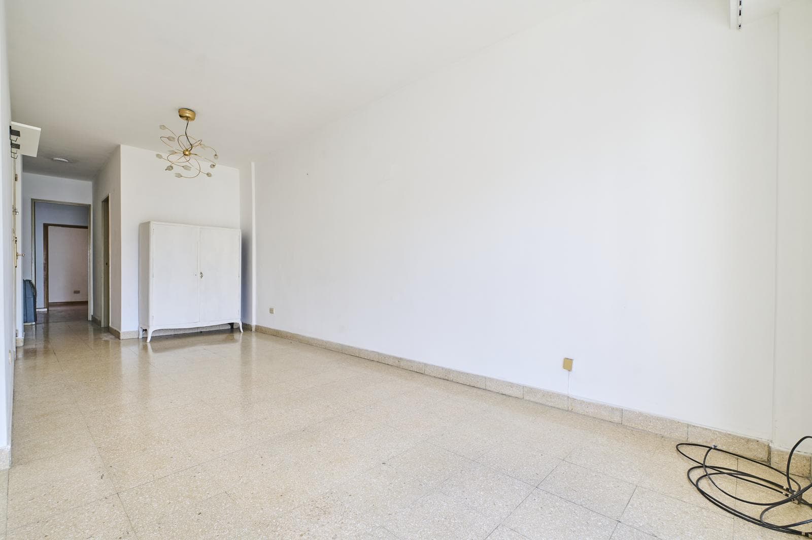 FOR SALE: Bright 2½-room apartment with a balcony in Congreso!