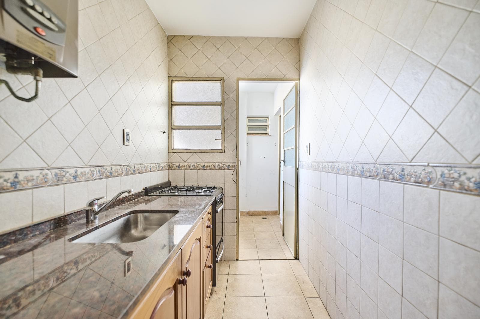 FOR SALE: Bright 2½-room apartment with a balcony in Congreso!