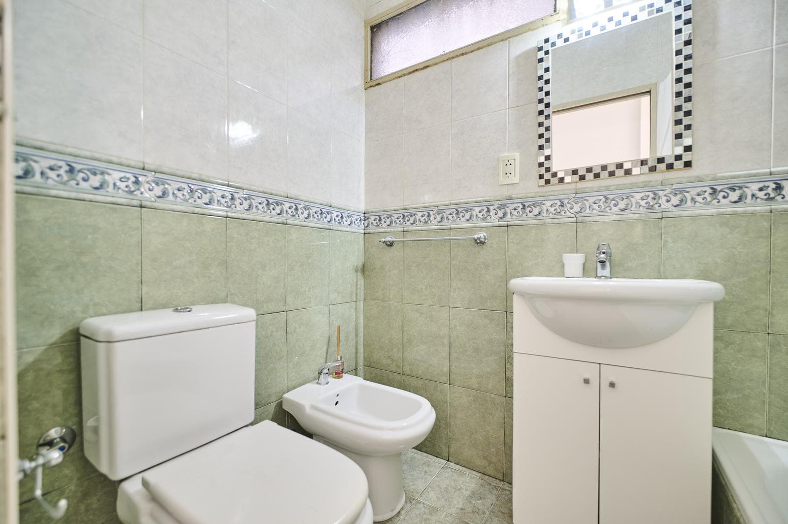 FOR SALE: Bright 2½-room apartment with a balcony in Congreso!