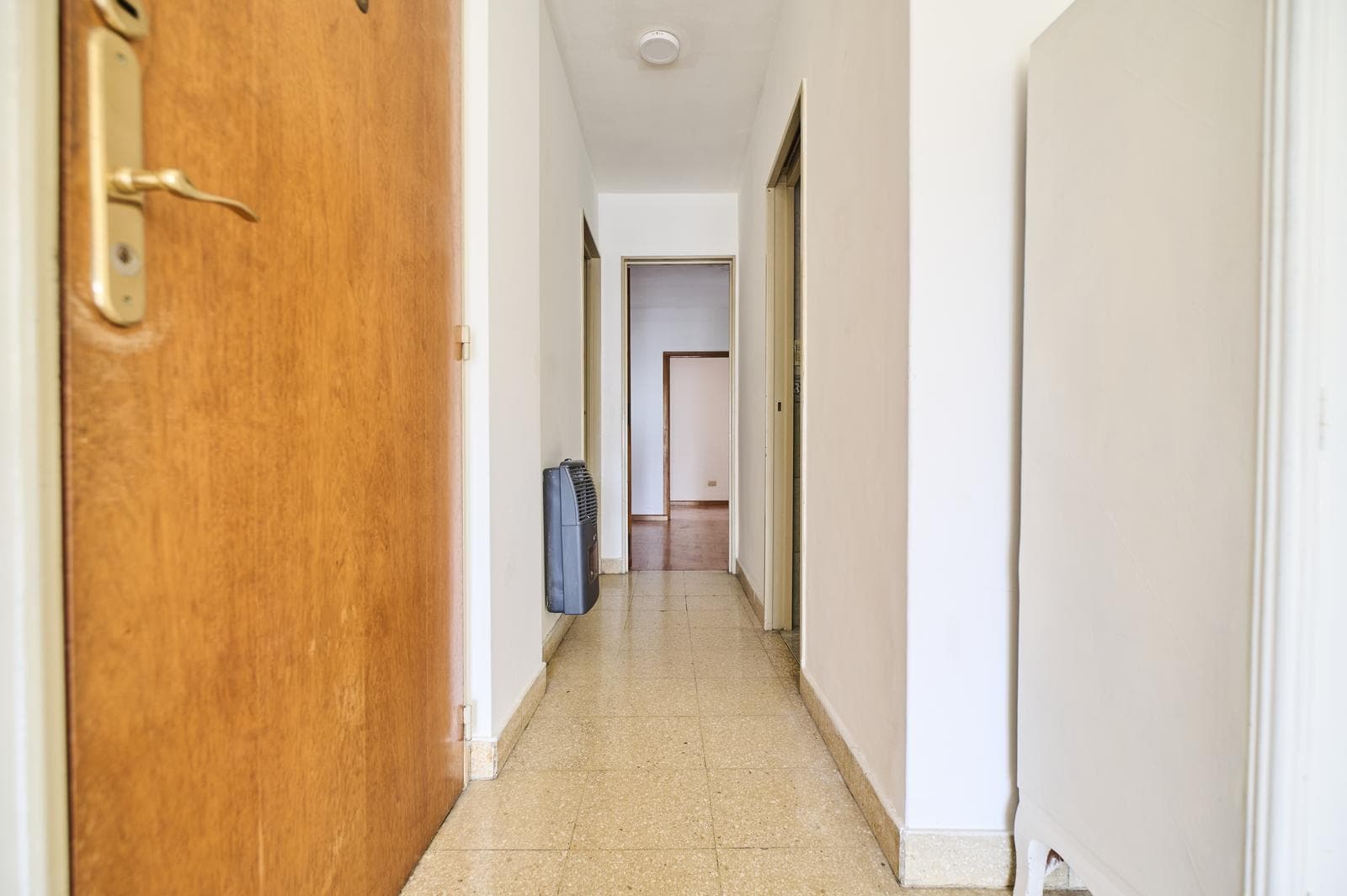 FOR SALE: Bright 2½-room apartment with a balcony in Congreso!