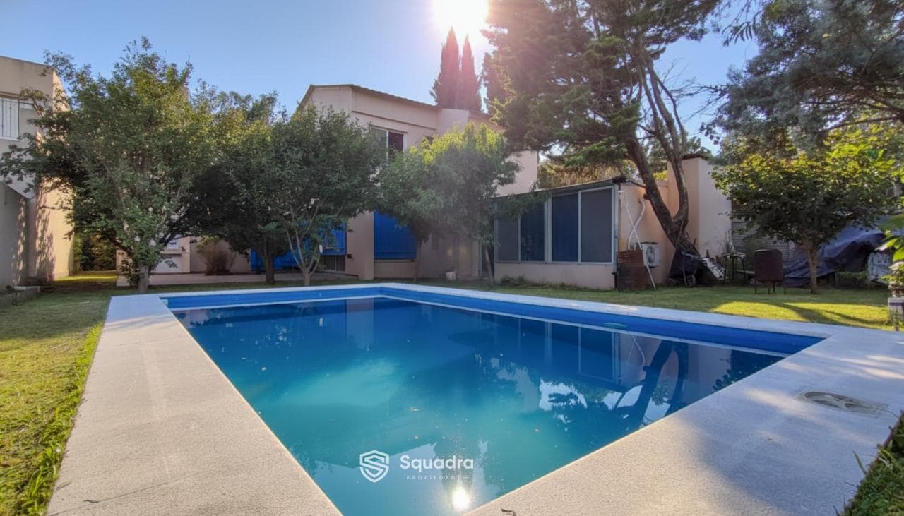 FOR SALE/TRADE - 3-bedroom house with pool and garden. Funes