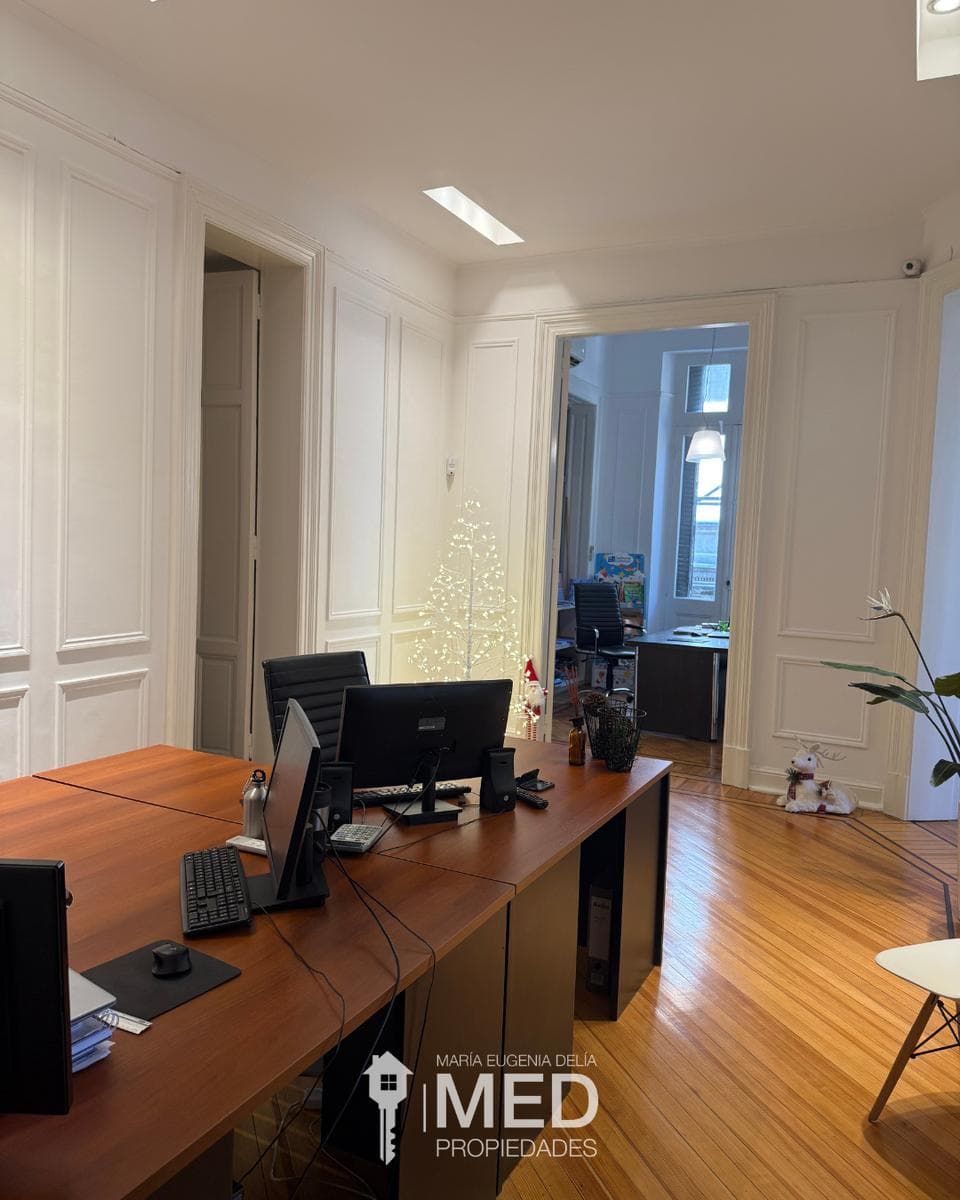 Apartment or Office + 8 Rooms - Monserrat