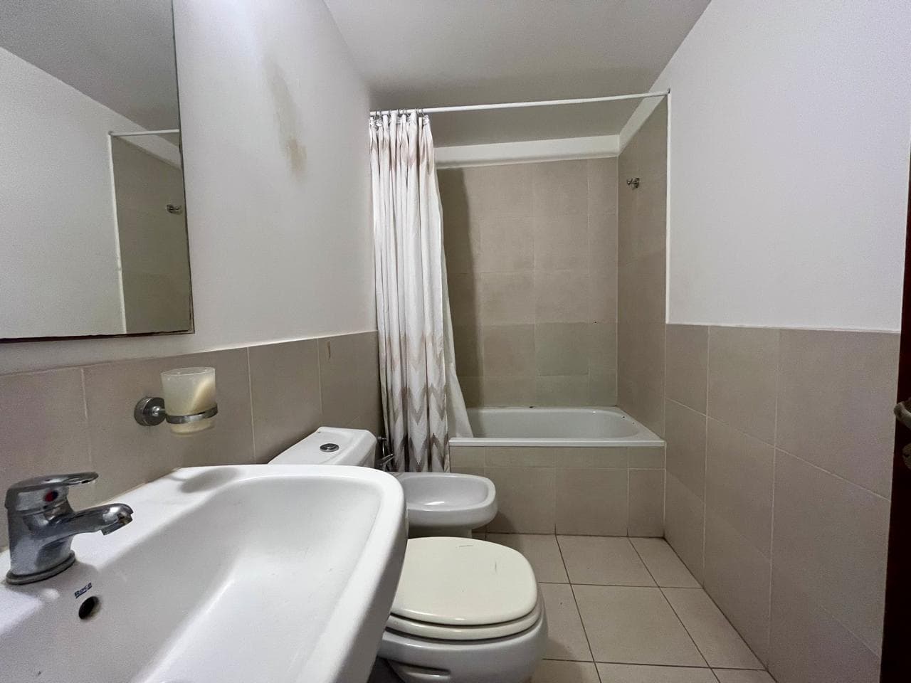 FOR SALE - 2-bedroom apartment with two balconies and a garage. Abasto, Rosario.