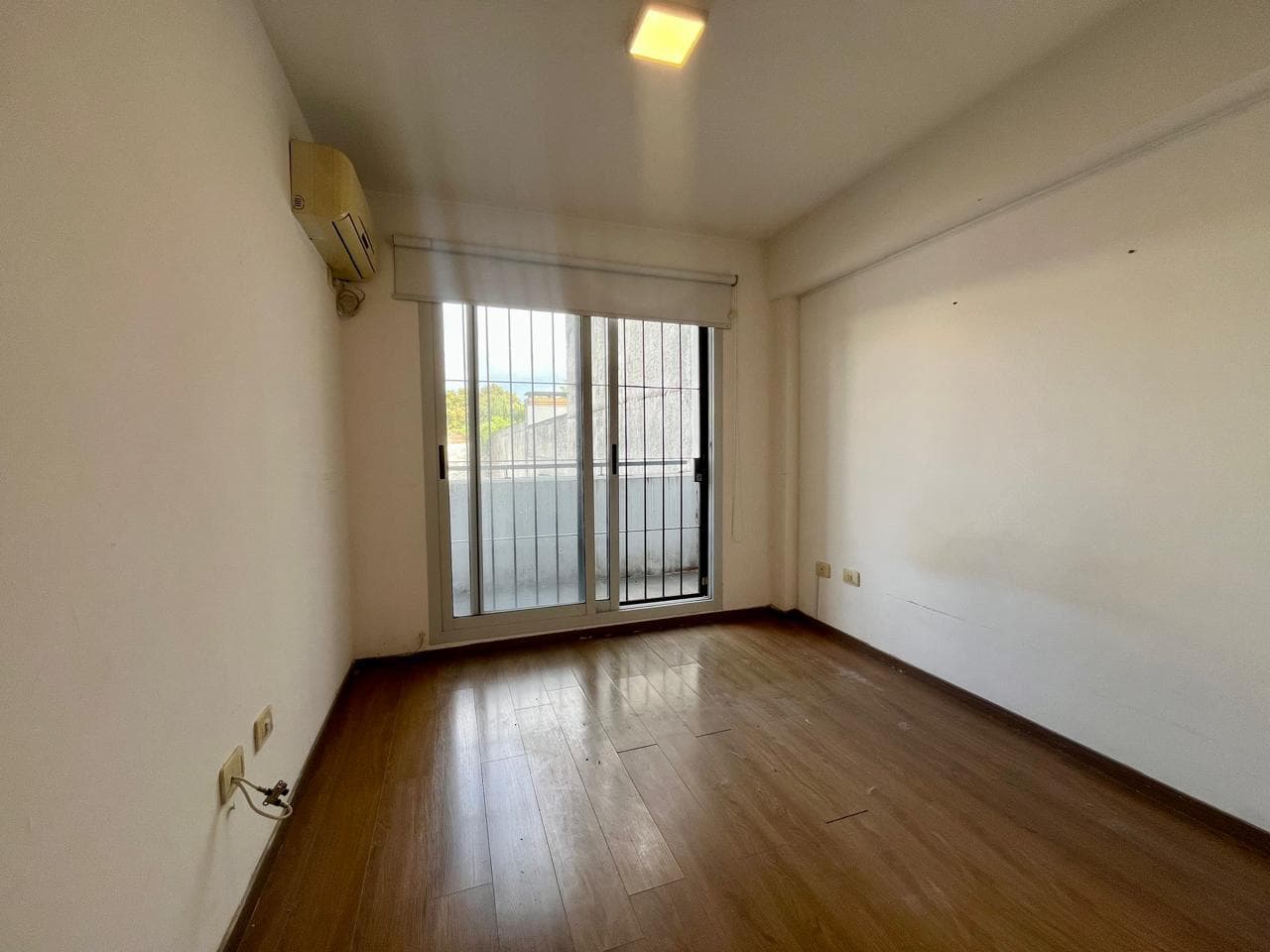 FOR SALE - 2-bedroom apartment with two balconies and a garage. Abasto, Rosario.