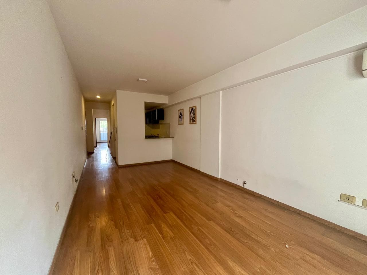 FOR SALE - 2-bedroom apartment with two balconies and a garage. Abasto, Rosario.