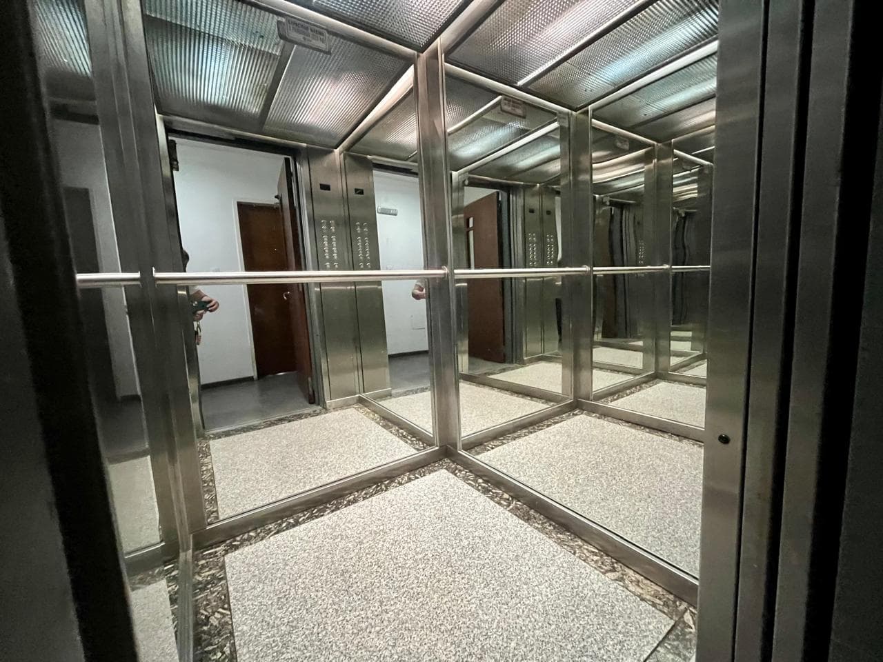 FOR SALE - 2-bedroom apartment with two balconies and a garage. Abasto, Rosario.